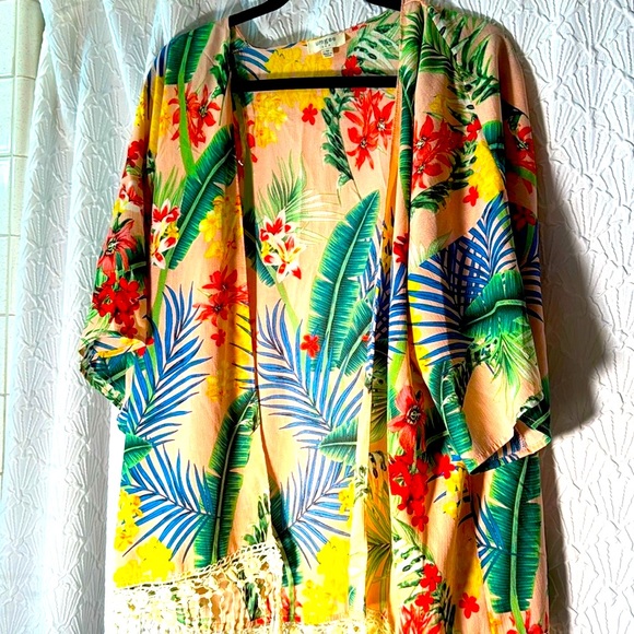 Umgee Tops - Umgee tropical floral print light pink kimono shawl light weight swim coverup  M